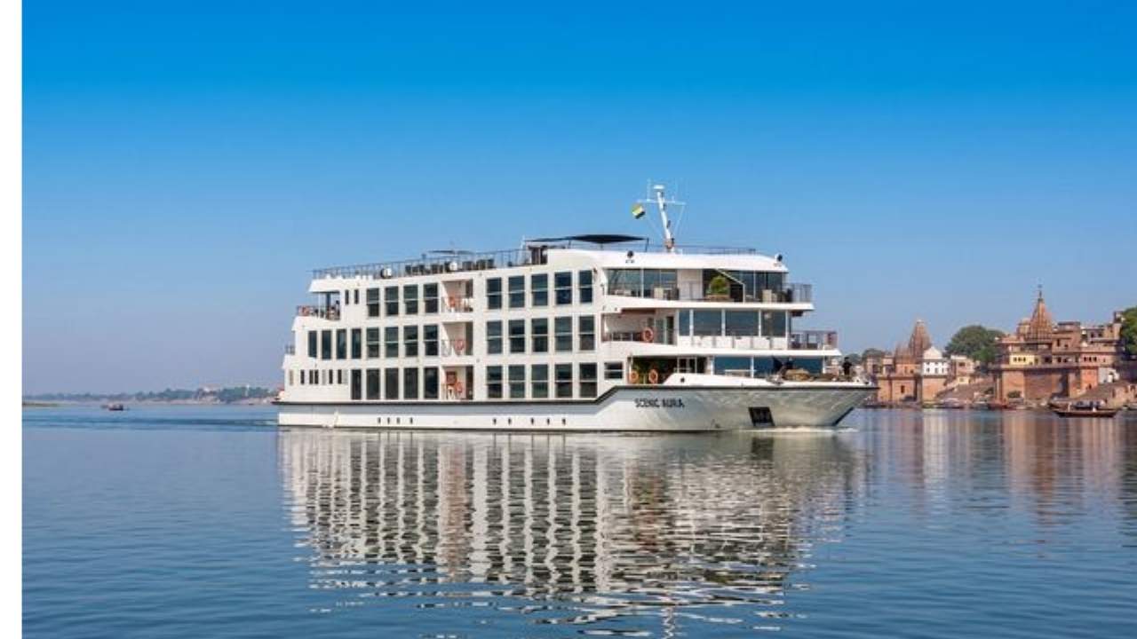 Scenic Aura, navio de cruzeiro fluvial de luxo do Grupo Scenic, em navegação pelo rio Ganges.